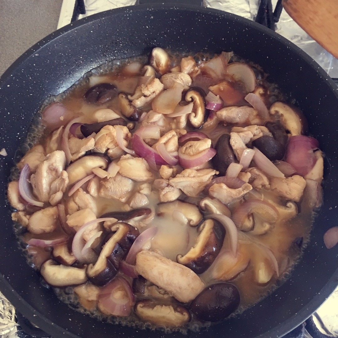 香菇洋蔥雞腿肉-無油低脂減肥餐的做法 步骤8