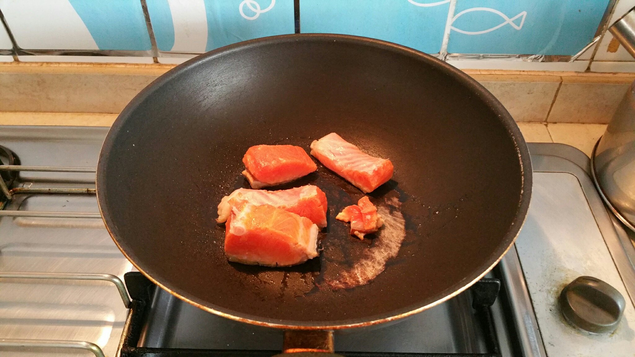 鮭魚粉絲煲的做法 步骤4