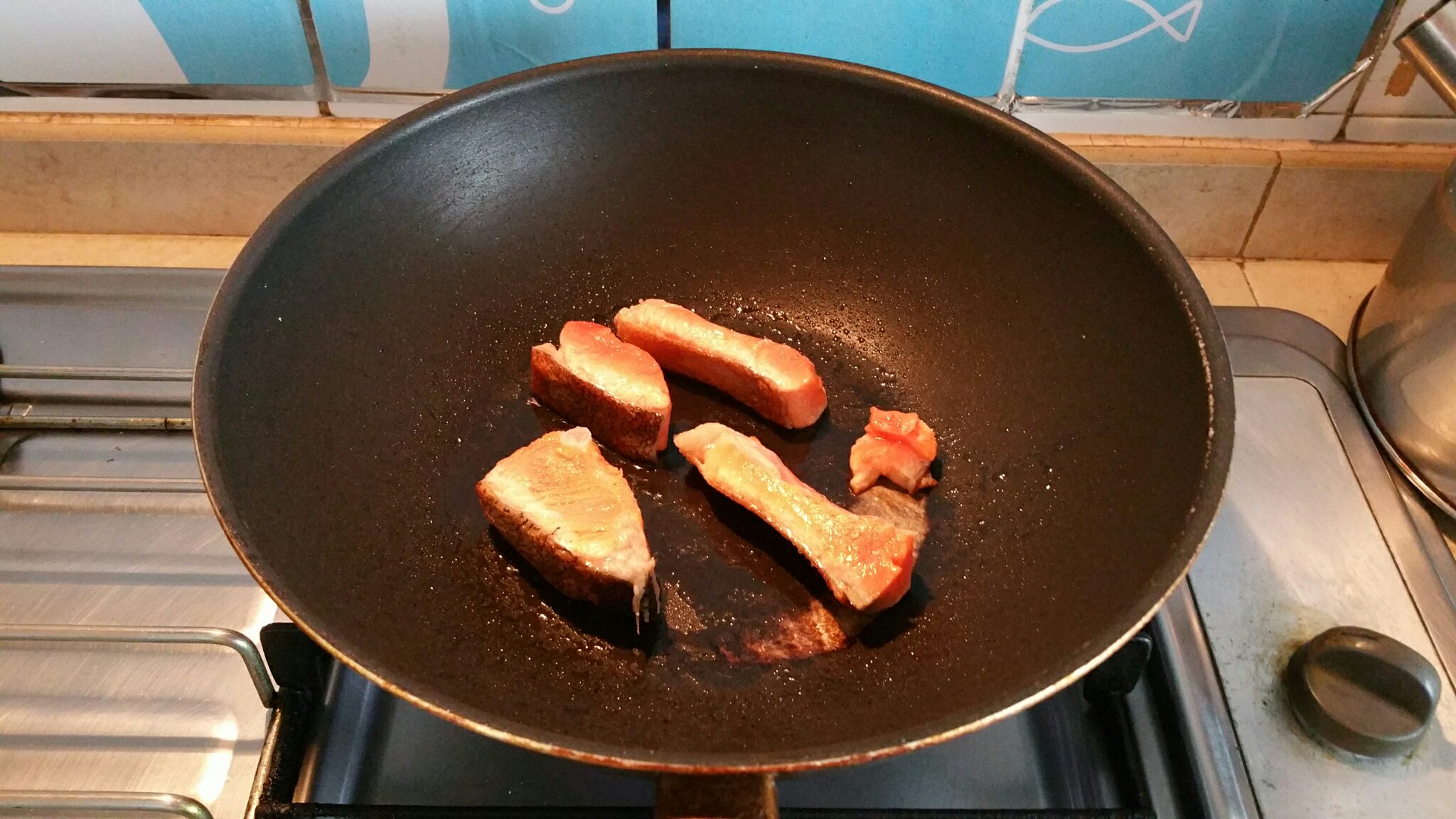 鮭魚粉絲煲的做法 步骤5