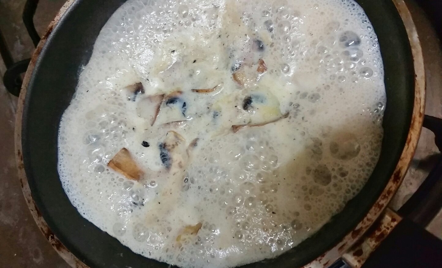 奶油口蘑蝦肉螺旋面的做法 步骤3