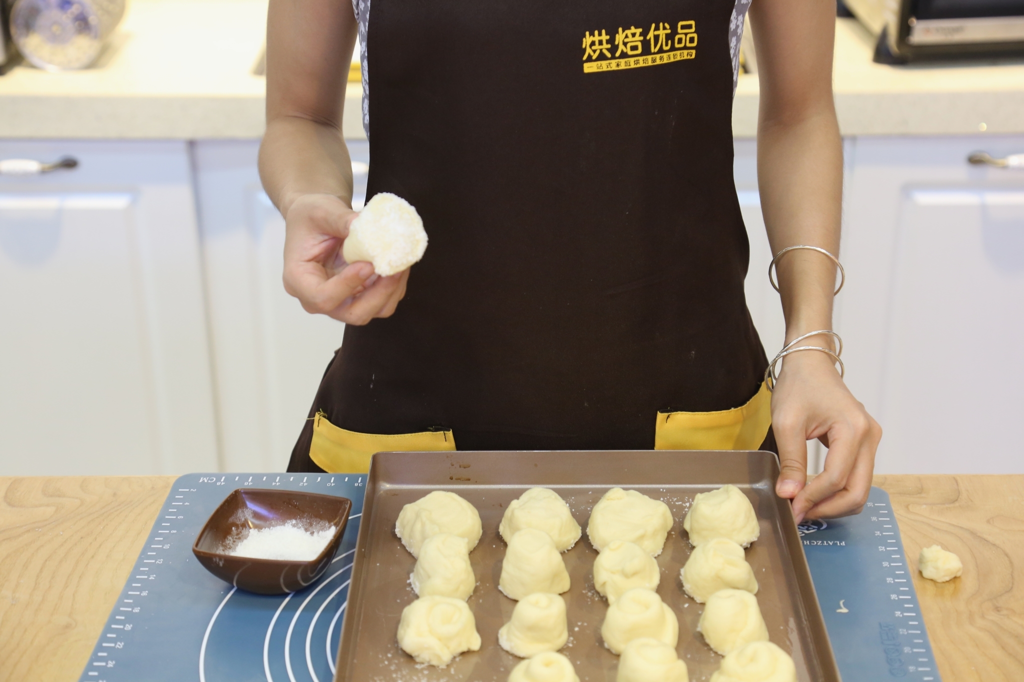 蜂蜜椰蓉小面包的做法 步骤10