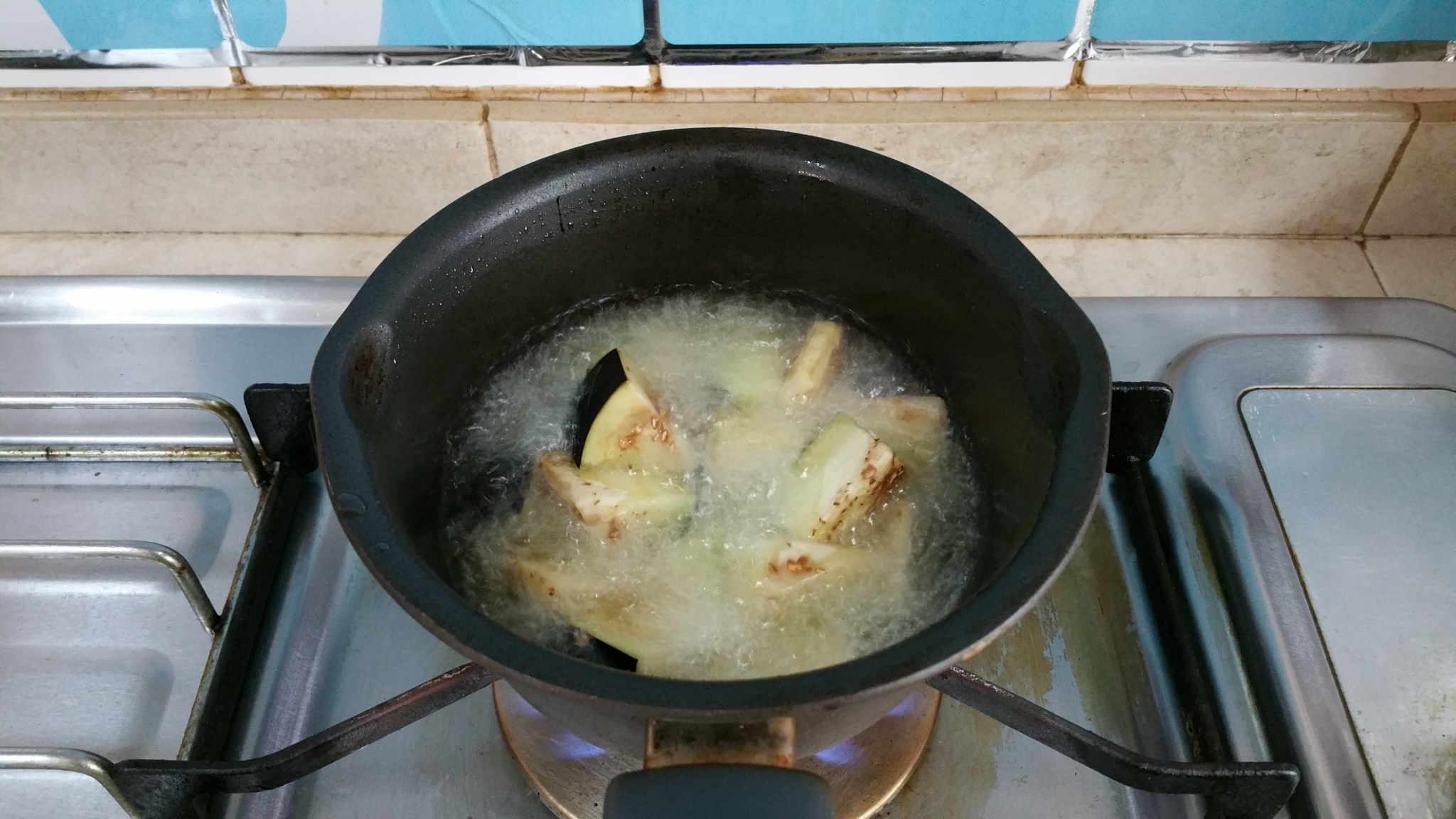 土豆燒茄子的做法 步骤2