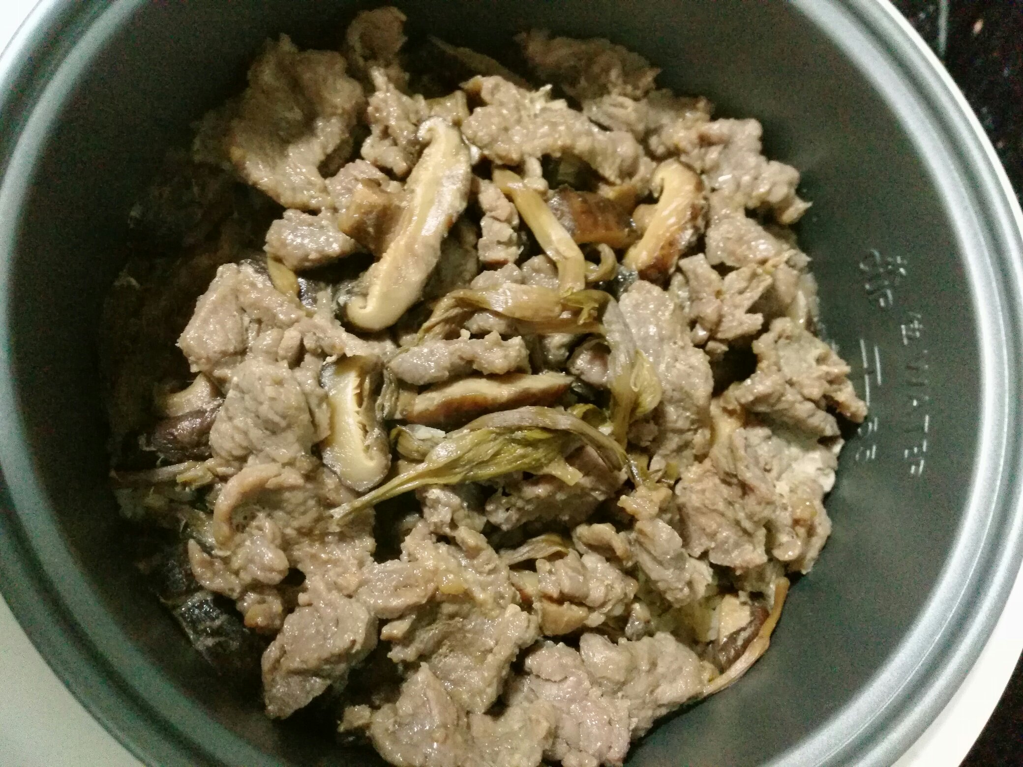 香菇牛肉燜飯的做法 步骤4
