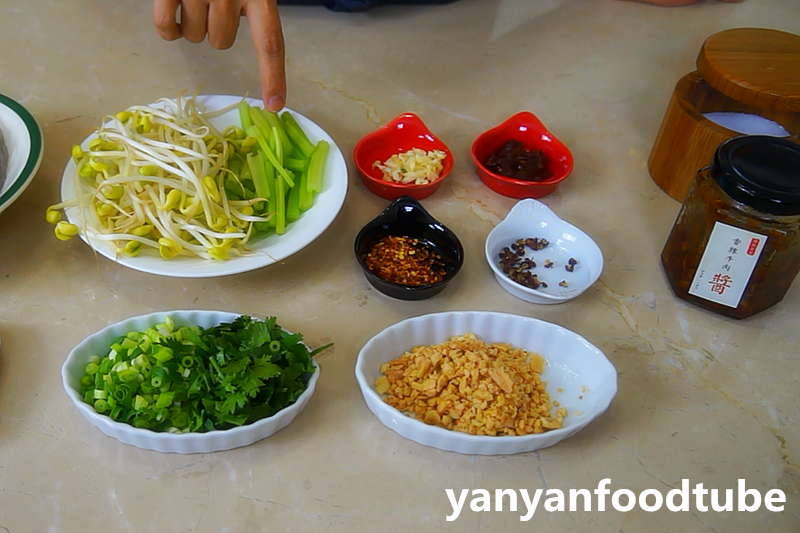 酸辣粉 Spicy &Sour Glass Noodles的做法 步骤2