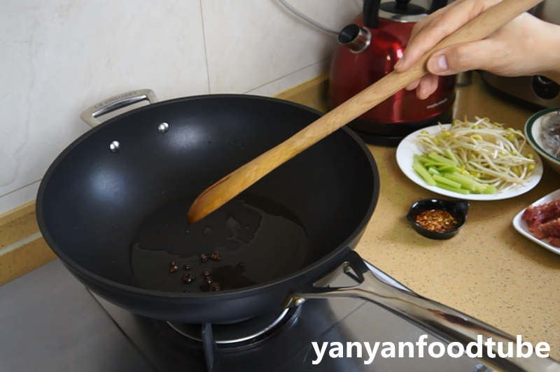 酸辣粉 Spicy &Sour Glass Noodles的做法 步骤3