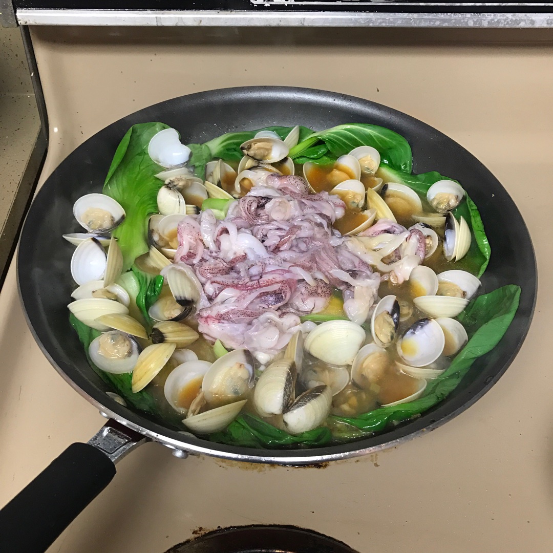 超下飯的海鮮貝殼小火鍋的做法 步骤5