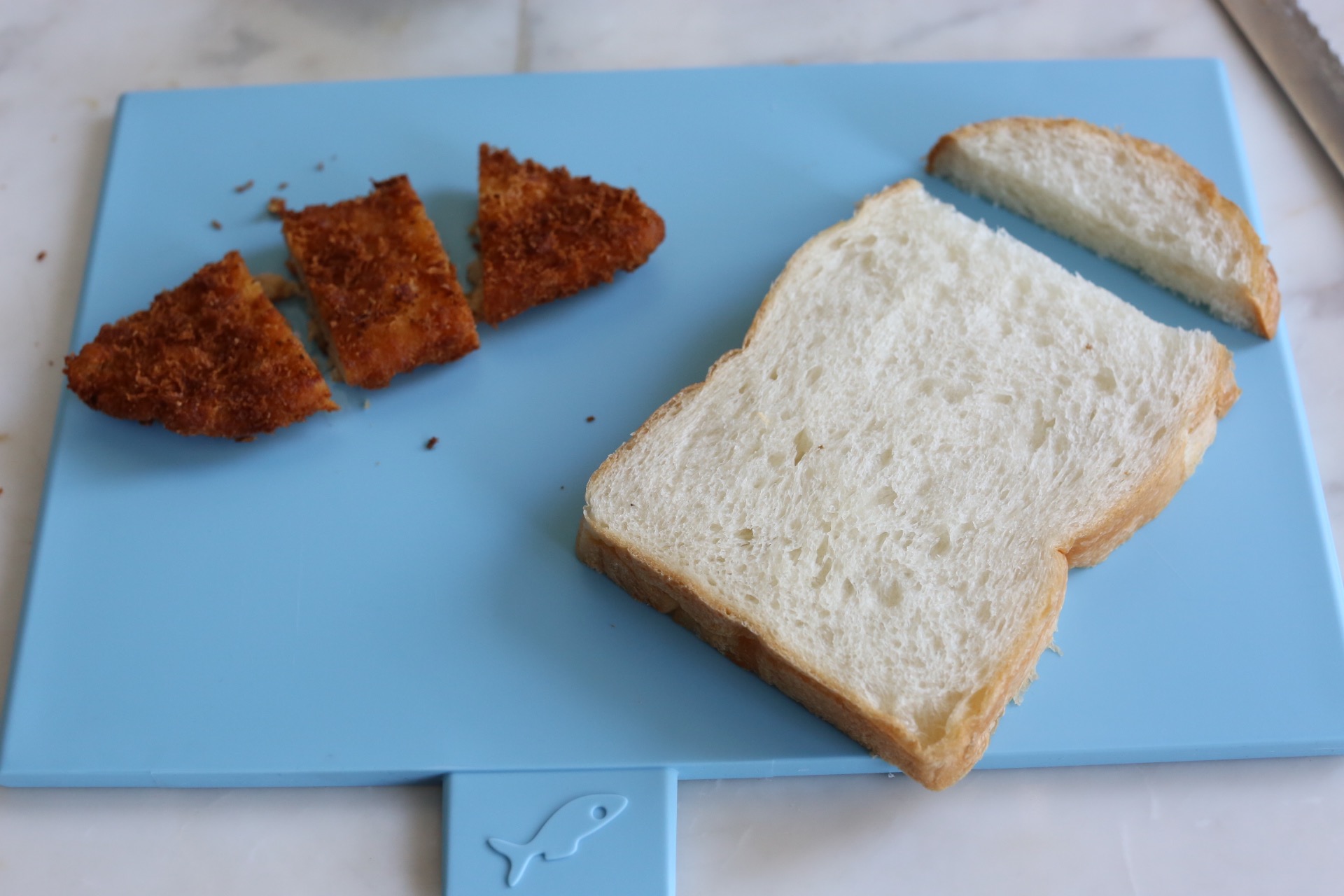炸鱈魚夾堡三明治的做法 步骤2