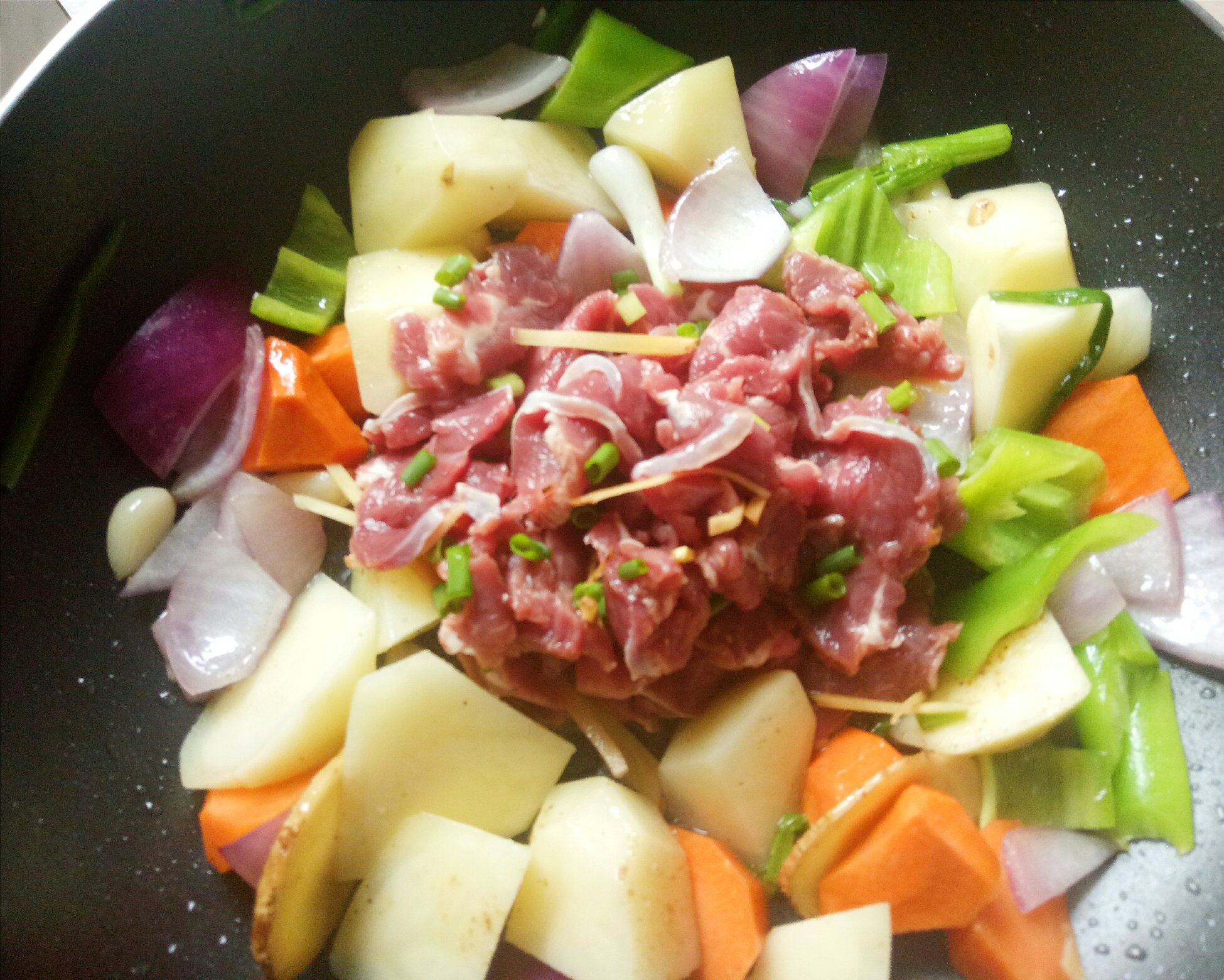 土豆燜牛肉的做法 步骤5