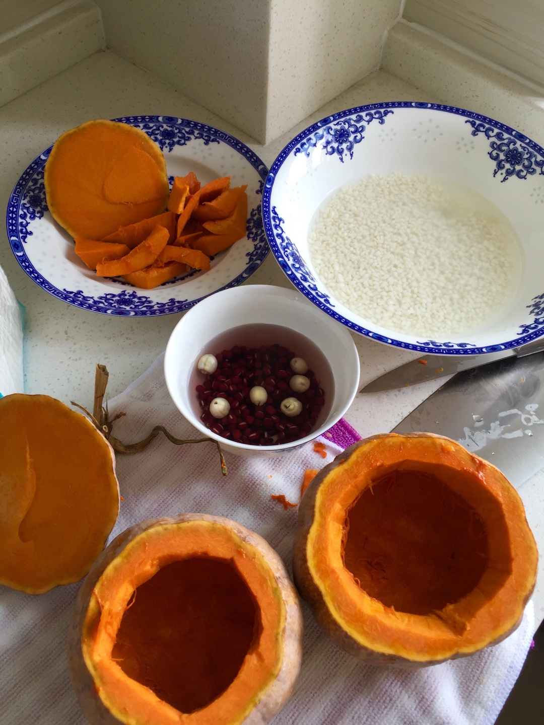 南瓜盅蒸糯米 簡單版的做法 步骤2