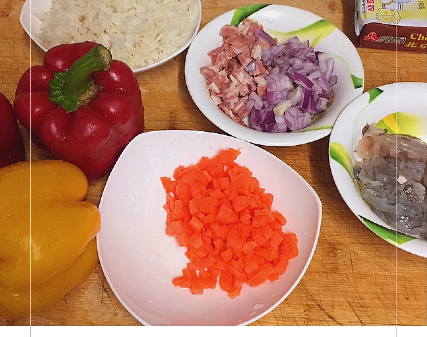 彩椒鮮蝦焗飯的做法 步骤1