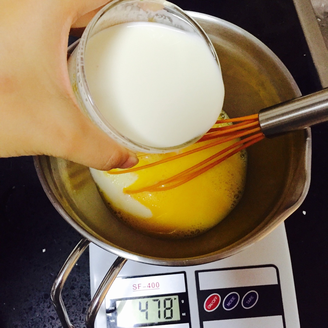 奶香十足口感嫩滑的焦糖布丁的做法 步骤4