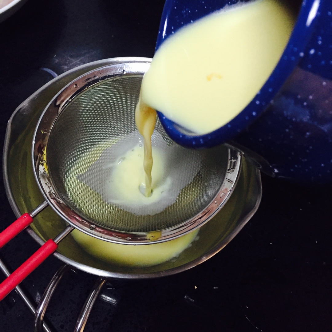 奶香十足口感嫩滑的焦糖布丁的做法 步骤5
