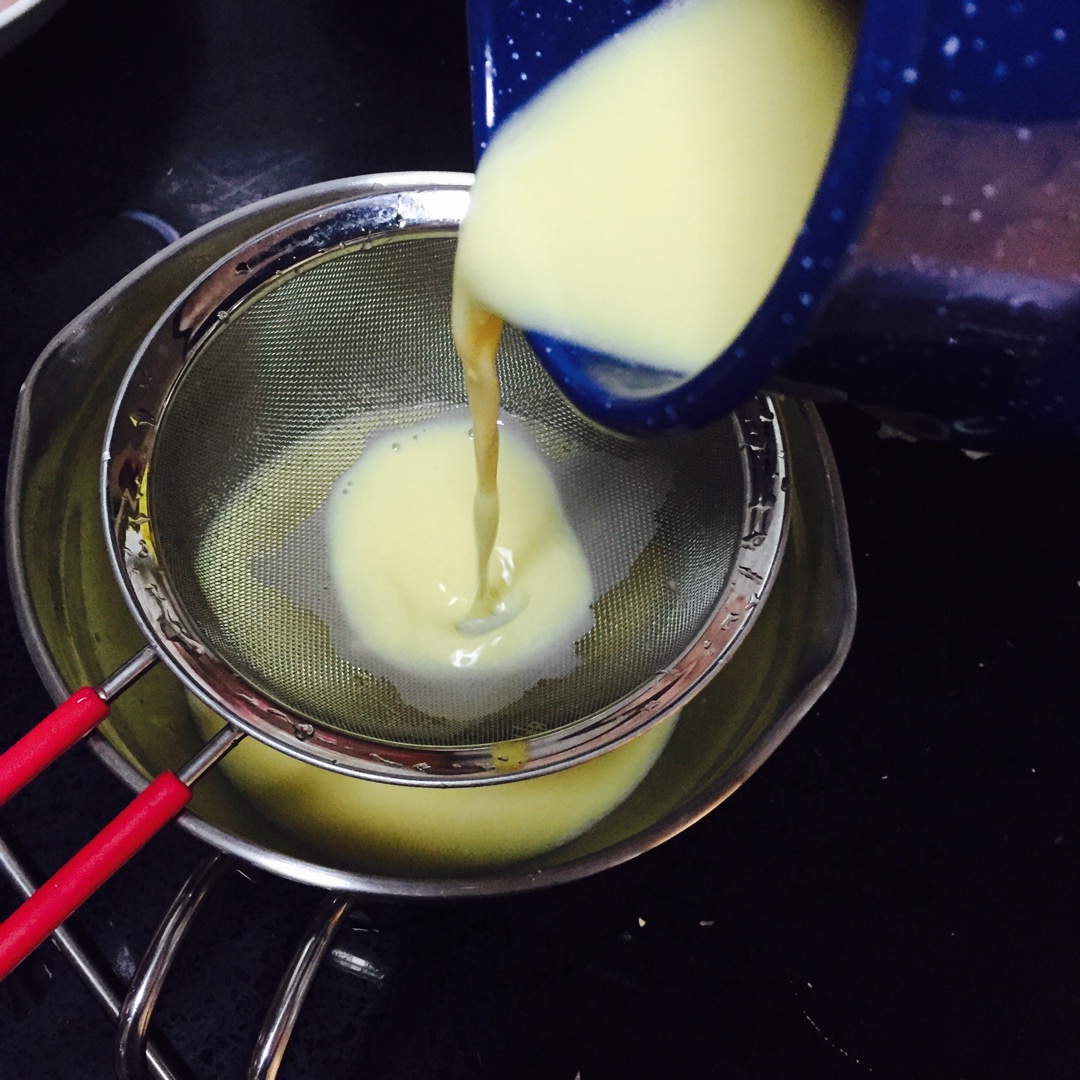 奶香十足口感嫩滑的焦糖布丁的做法 步骤6