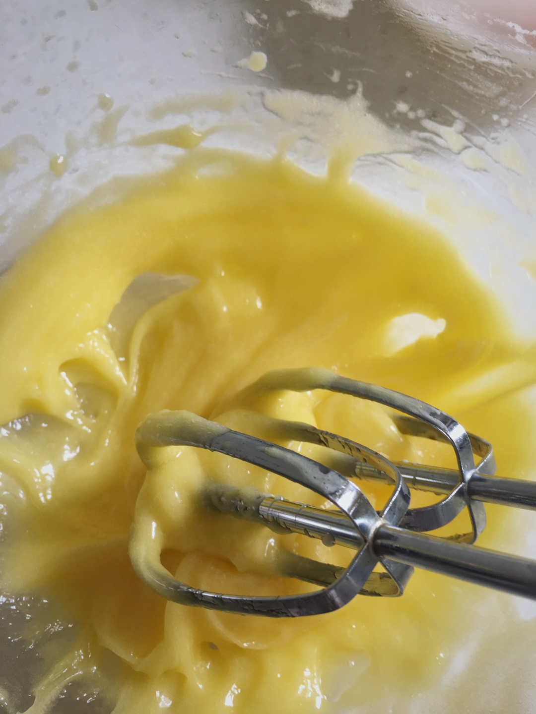 超好吃的自制蛋黃沙拉醬的做法 步骤2