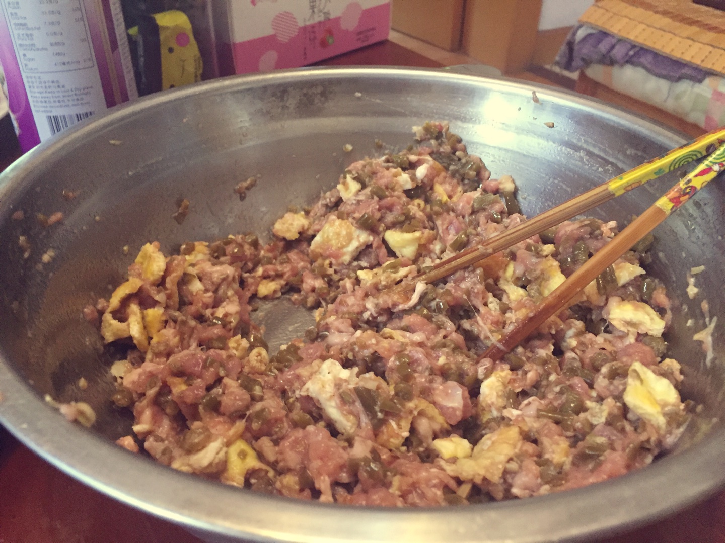 雞蛋酸豆角肉末餡兒的玉米面蒸餃的做法 步骤5