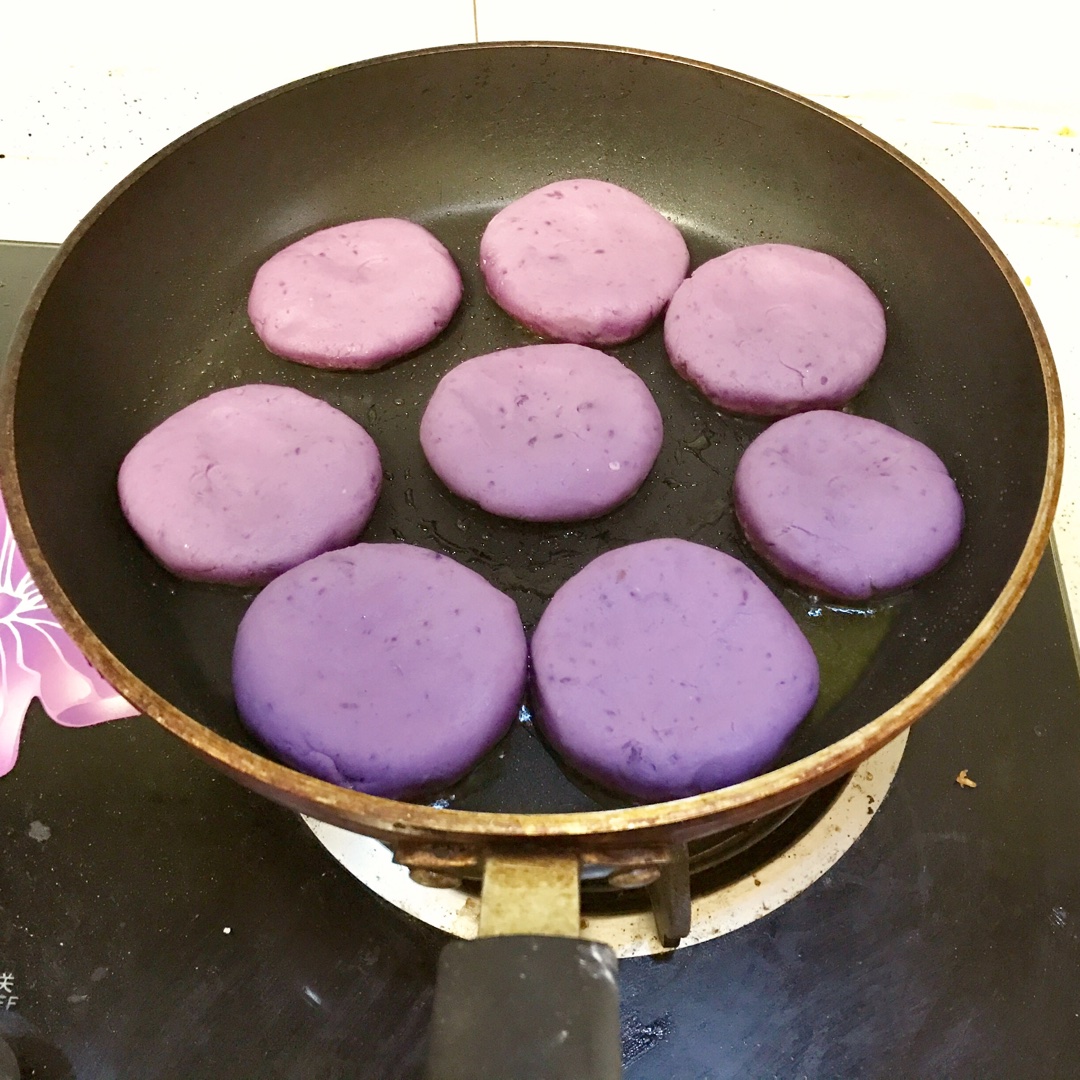 香煎紫薯餅的做法 步骤5