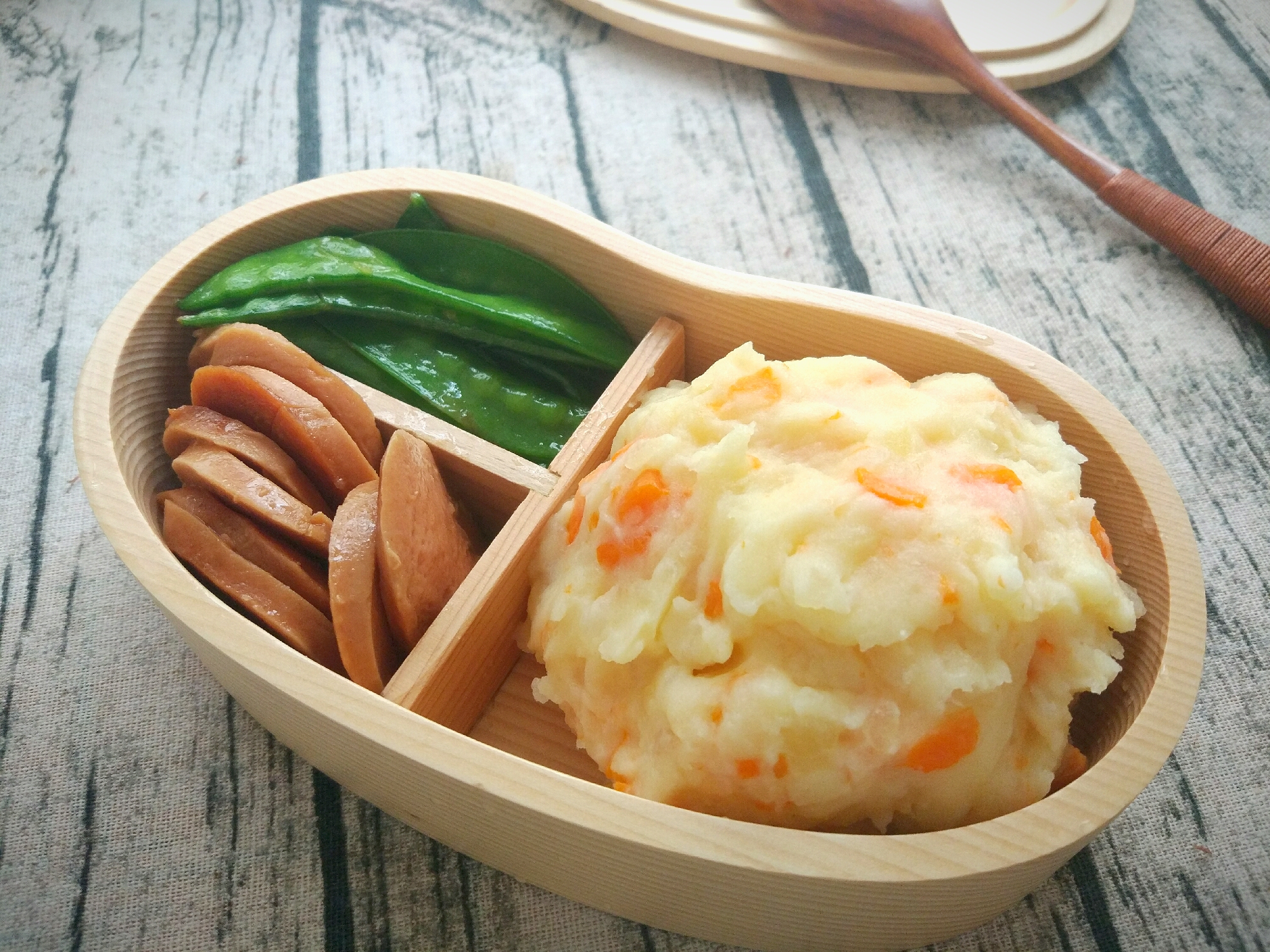 日式土豆泥+荷蘭豆香腸便當，今天不想吃米飯！的做法 步骤9