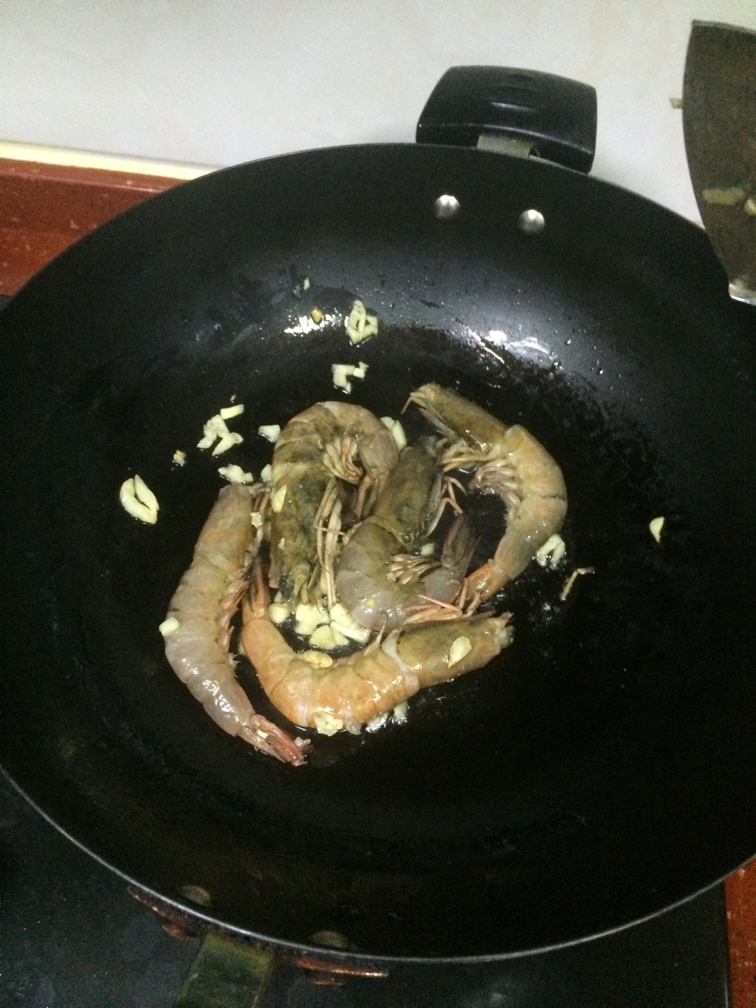 懶人馬上吃—油豆腐燜大蝦的做法 步骤2
