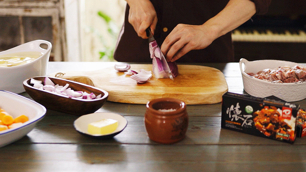 咖喱牛肉（正宗日式做法）~簡單又美味！的做法 步骤1