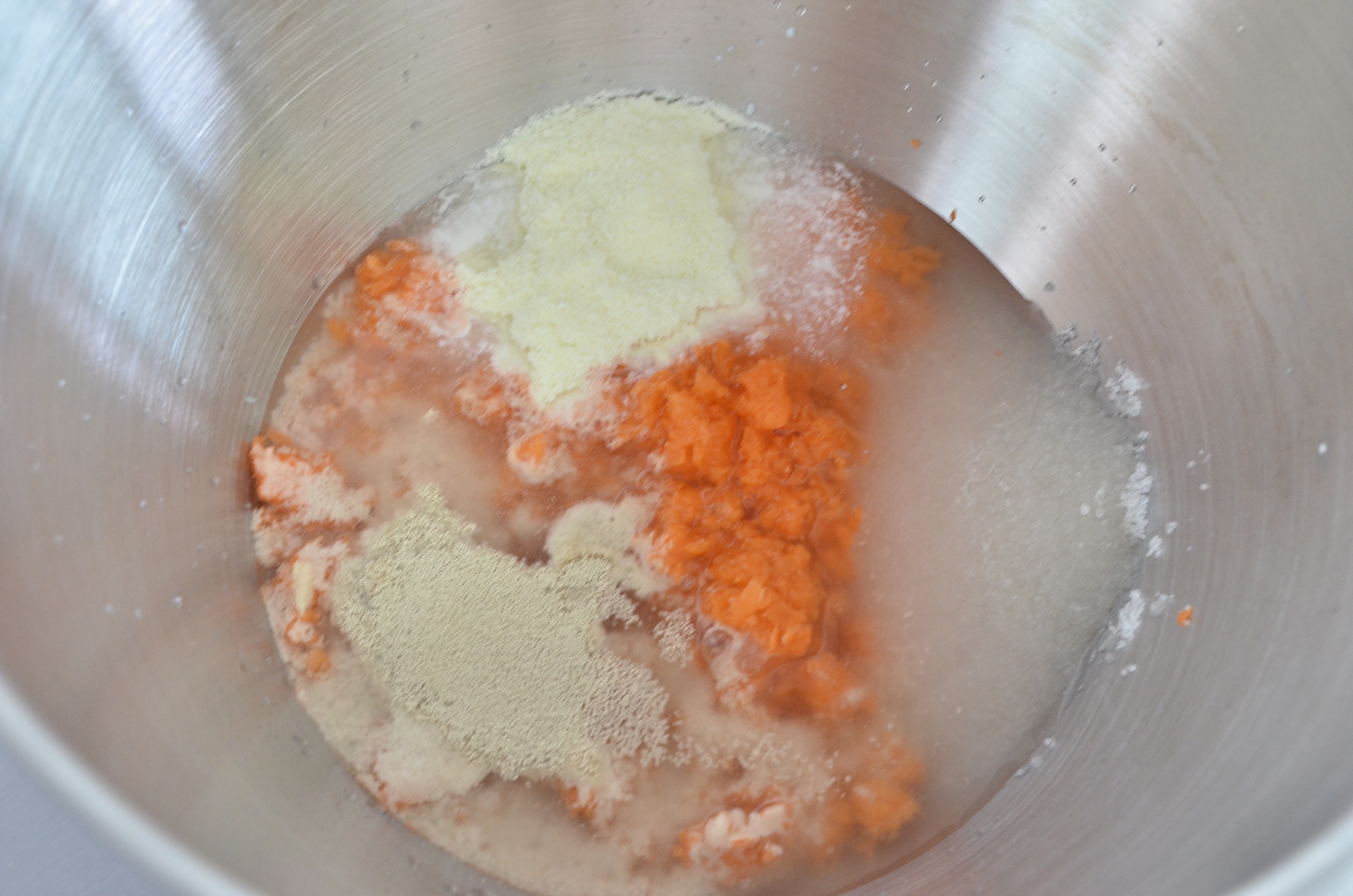 胡蘿卜渣軟面包的做法 步骤2