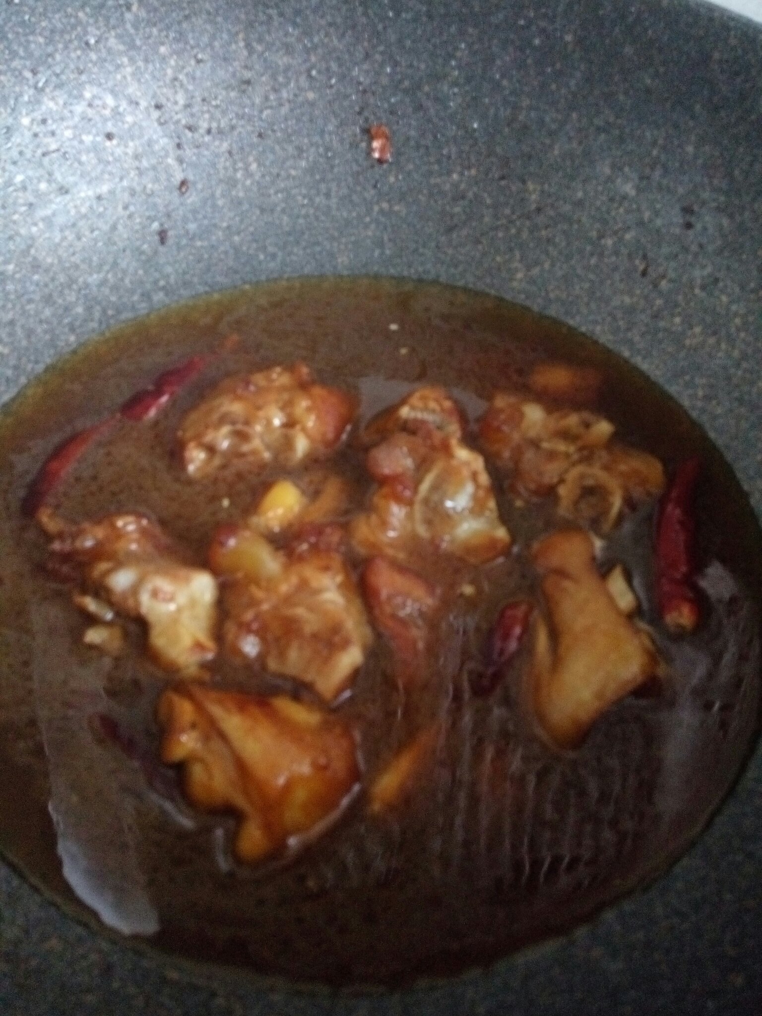 紅燒豬蹄炖土豆的做法 步骤7