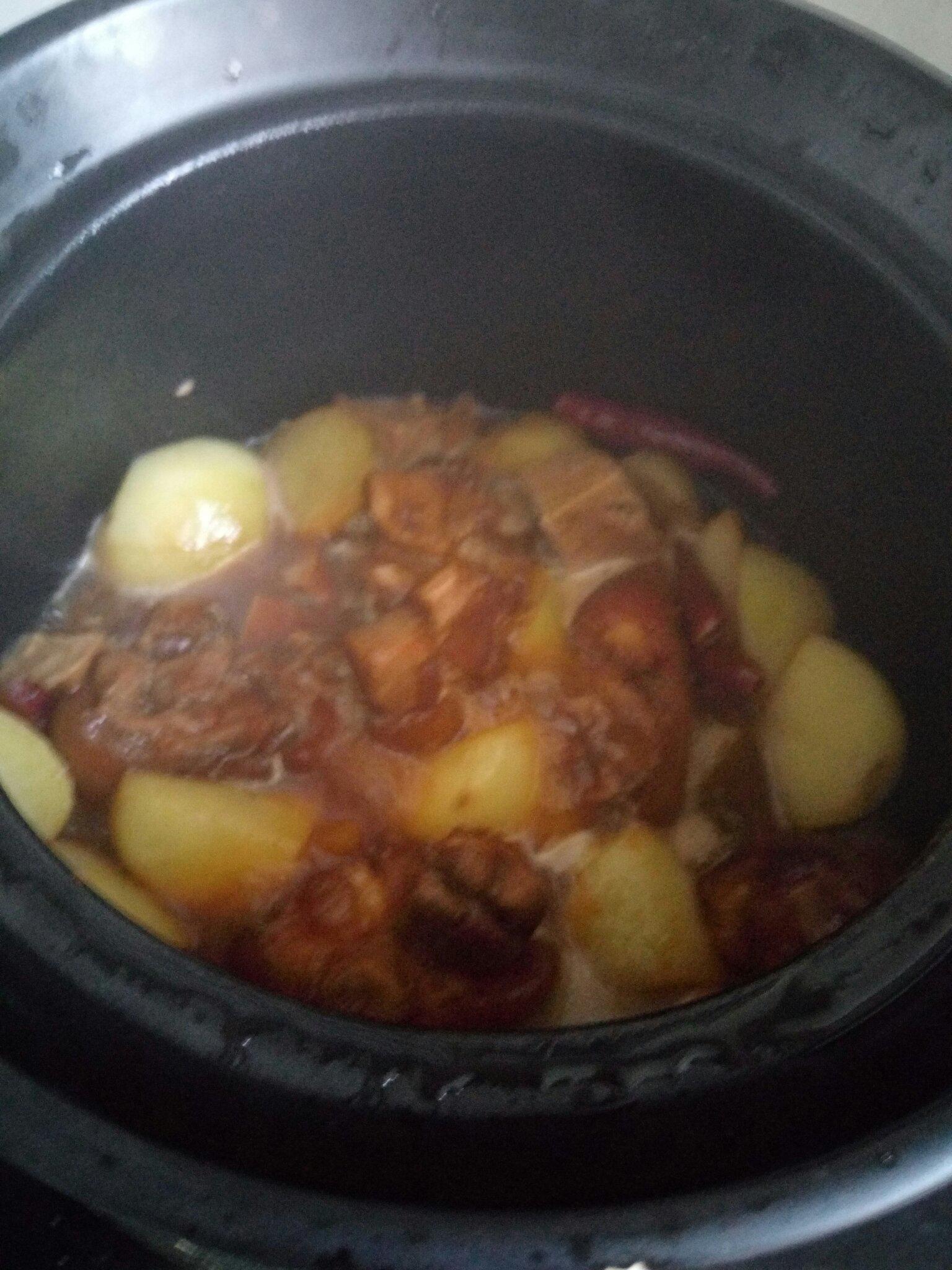 紅燒豬蹄炖土豆的做法 步骤10