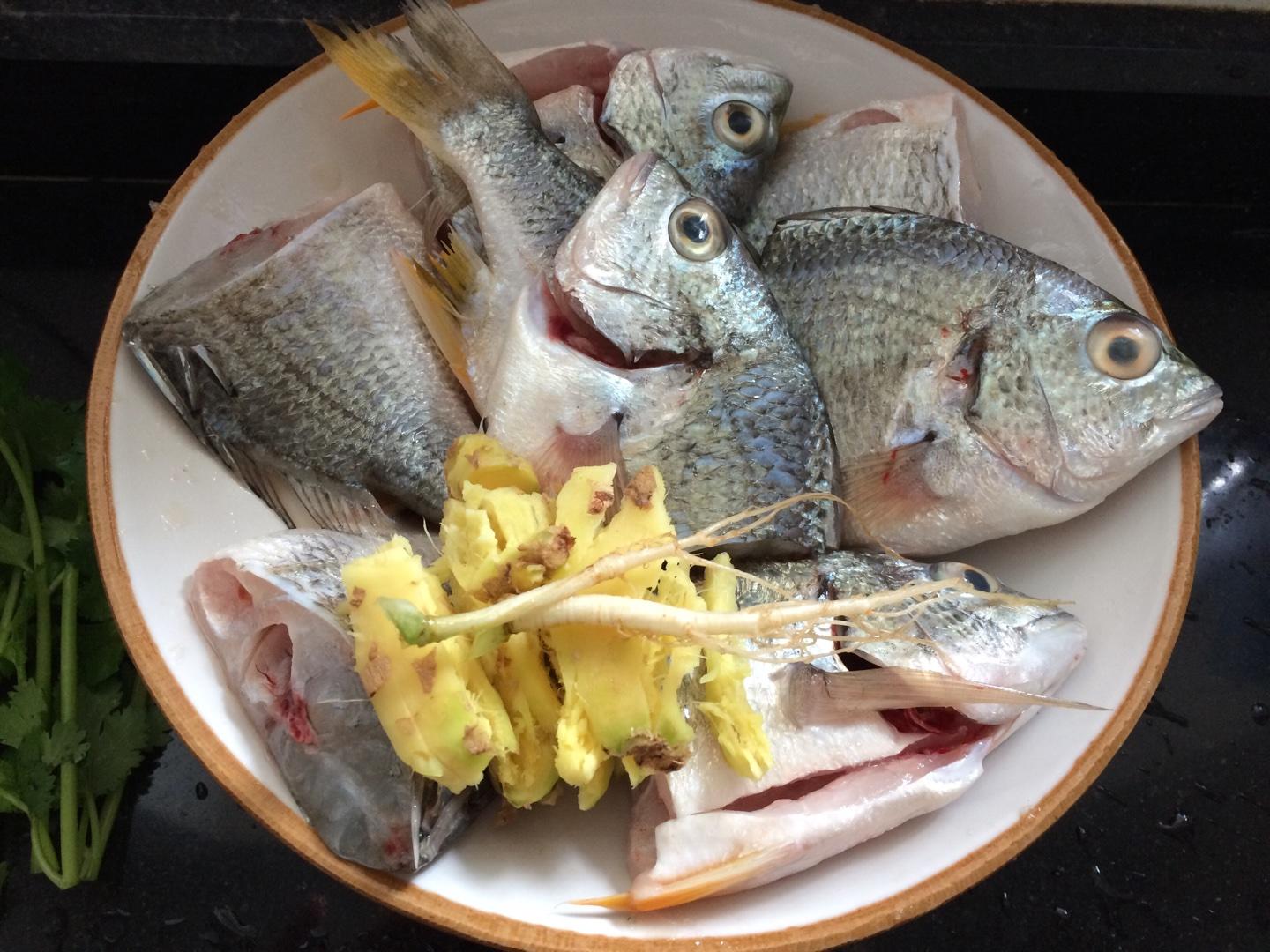 廣東海邊家常砂鍋焗魚的做法 步骤4