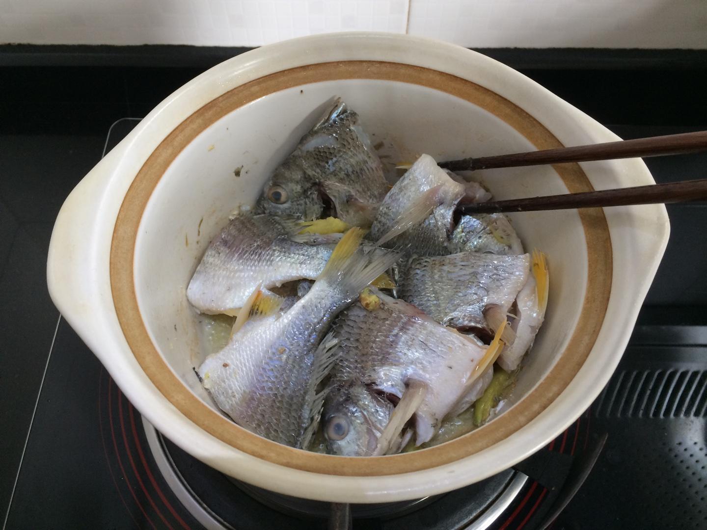 廣東海邊家常砂鍋焗魚的做法 步骤6