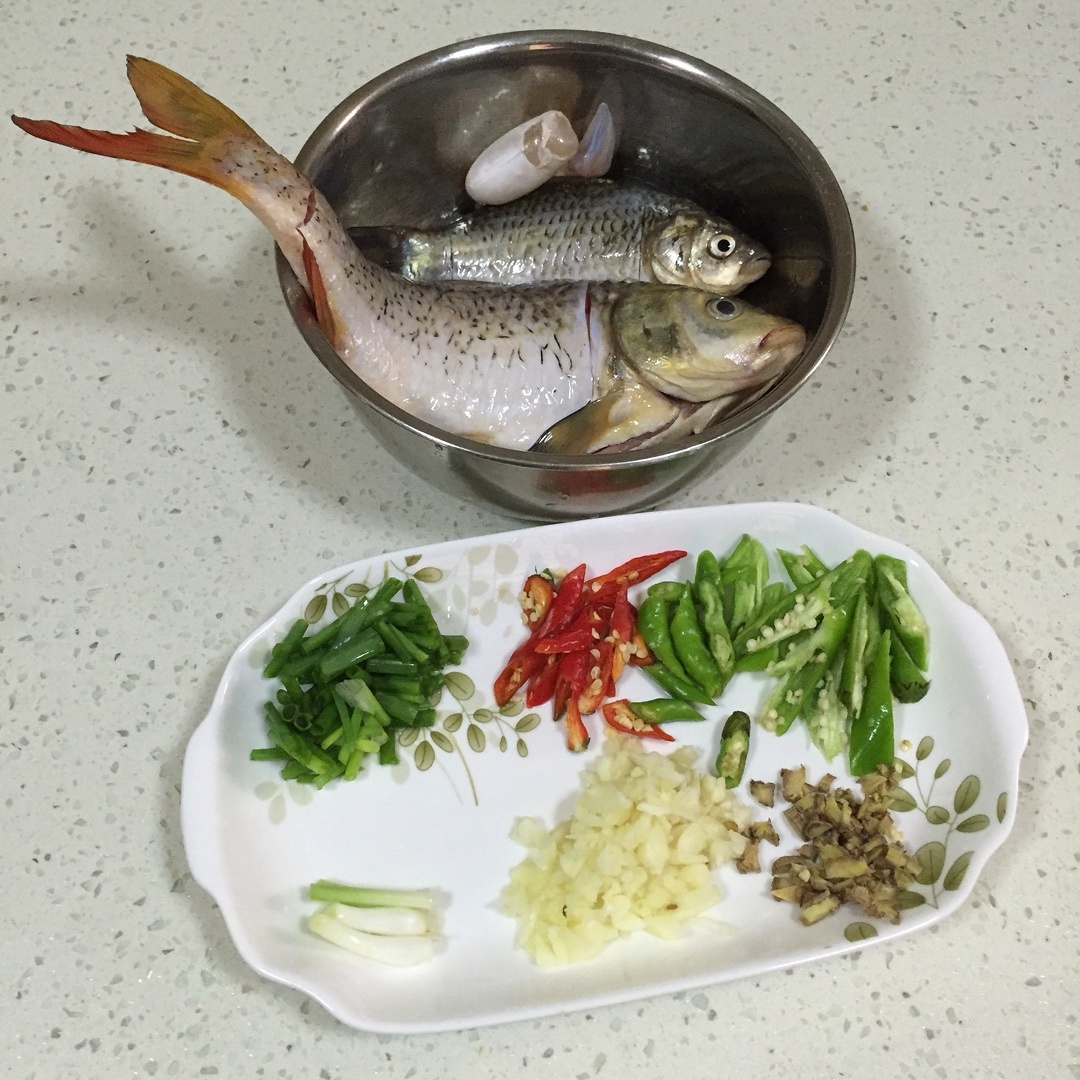 紅燒鯽魚的做法 步骤1
