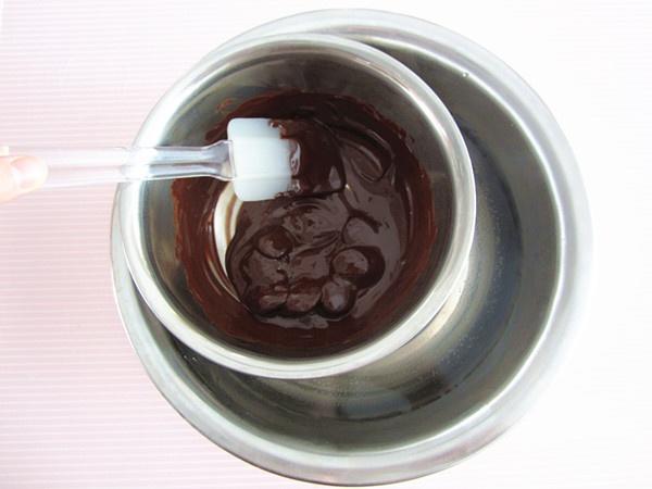 沫沫的情人節費列羅——手工脆皮榛仁巧克力的做法 步骤2