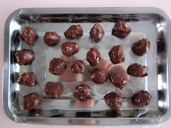 沫沫的情人節費列羅——手工脆皮榛仁巧克力的做法 步骤7