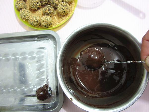 沫沫的情人節費列羅——手工脆皮榛仁巧克力的做法 步骤10