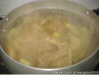 海底椰花膠烏雞湯的做法 步骤2