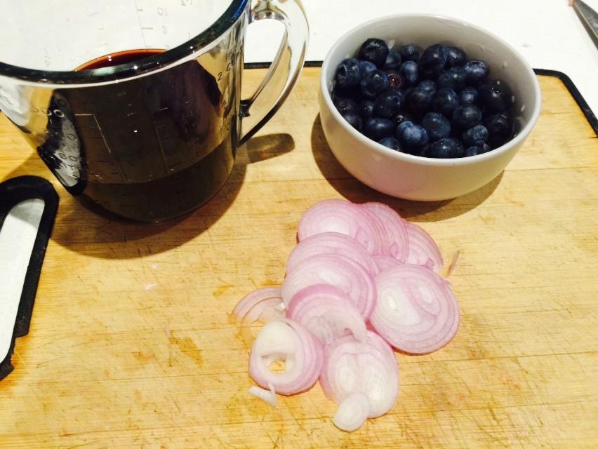 嫩烤法式小羊排配藍莓紅酒汁的做法 步骤6