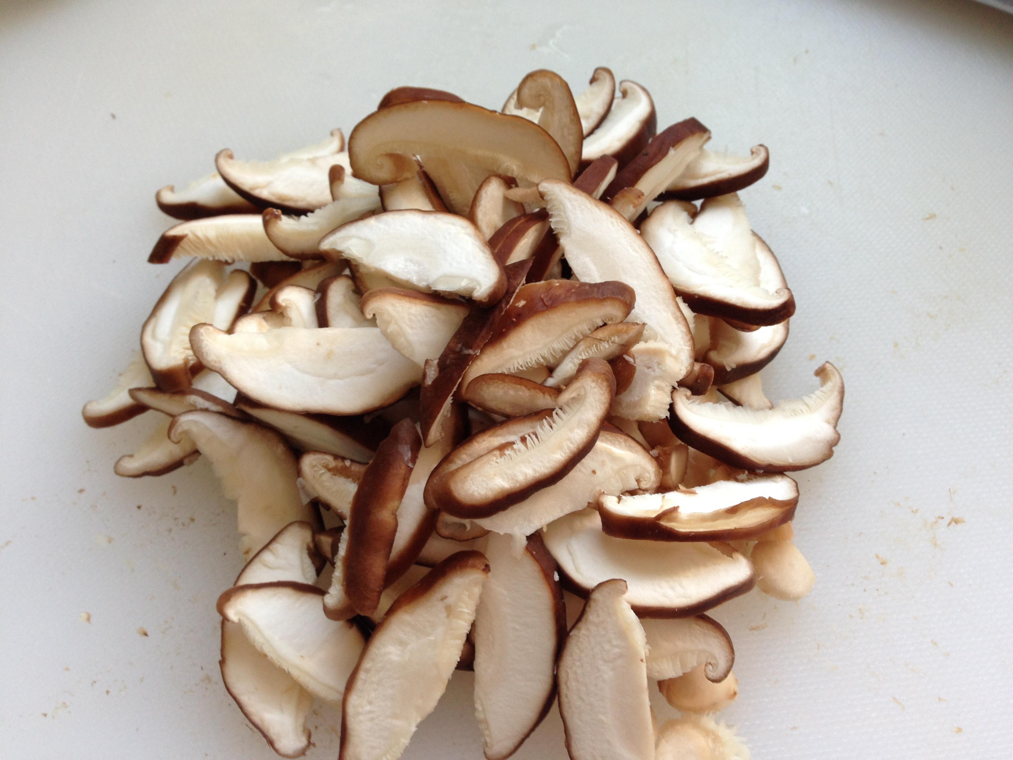 香菇排骨燜飯的做法 步骤3