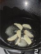 蘿蔔絲鯽魚湯的做法 步骤2