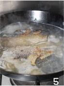 蘿蔔絲鯽魚湯的做法 步骤5