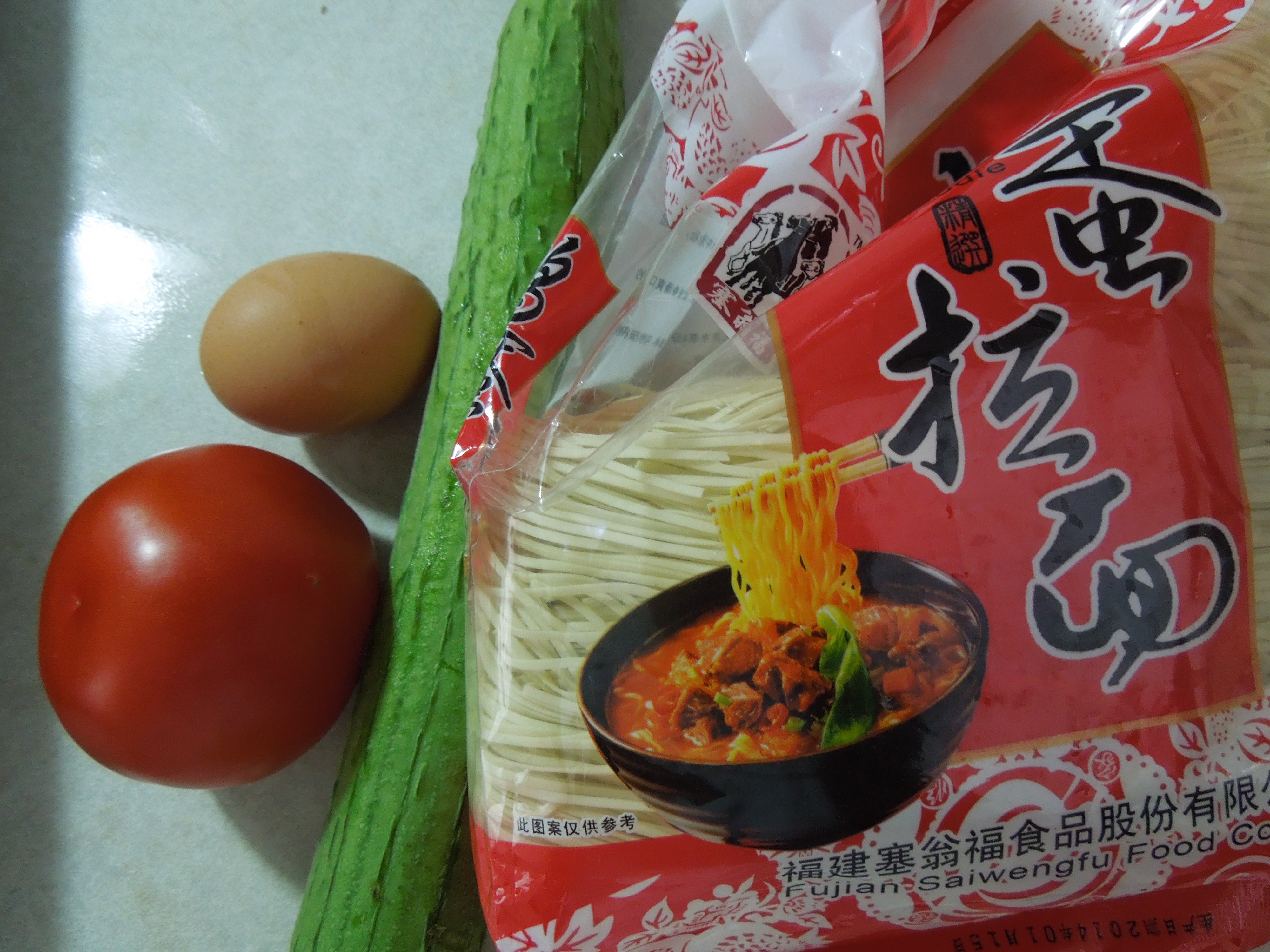 西紅柿絲瓜雞蛋麪：一碗素面的做法 步骤1