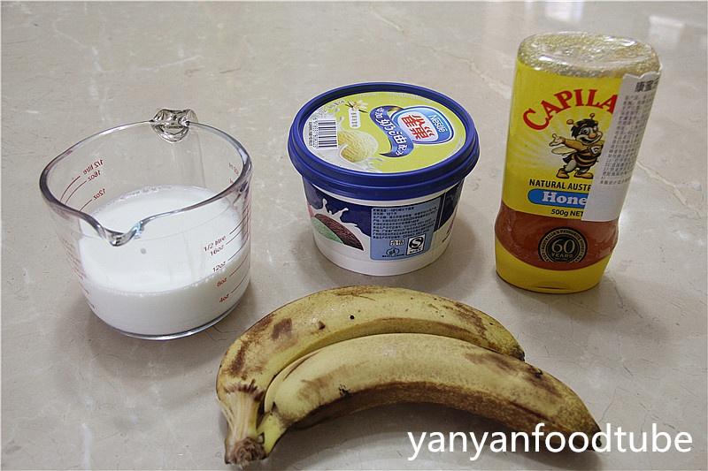 香蕉奶昔 Banana Shake的做法 步骤1