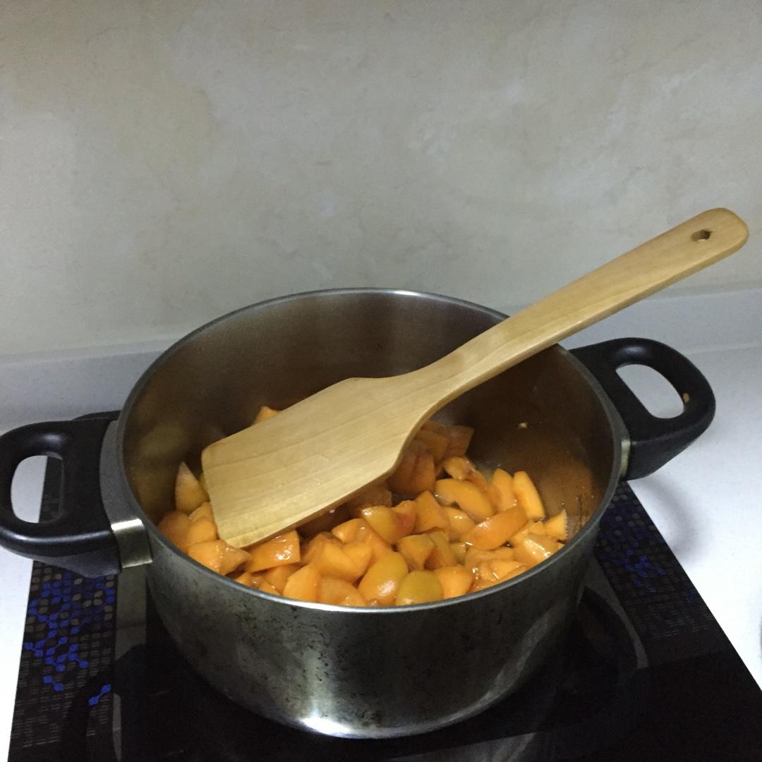 自制杏醬的做法 步骤3