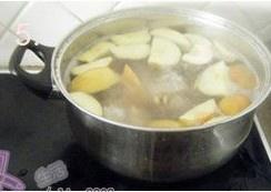 蘋果雪梨海底椰豬腱湯的做法 步骤5