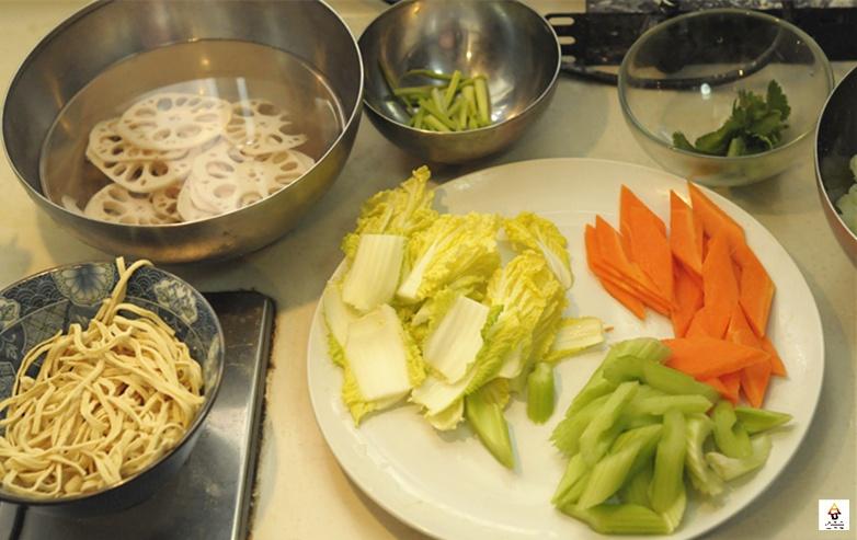 素麻辣香鍋（Vegetarian Spicy Pot)的做法 步骤1