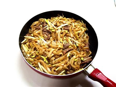 自制中華名小吃——粵式幹炒牛河的做法 步骤9
