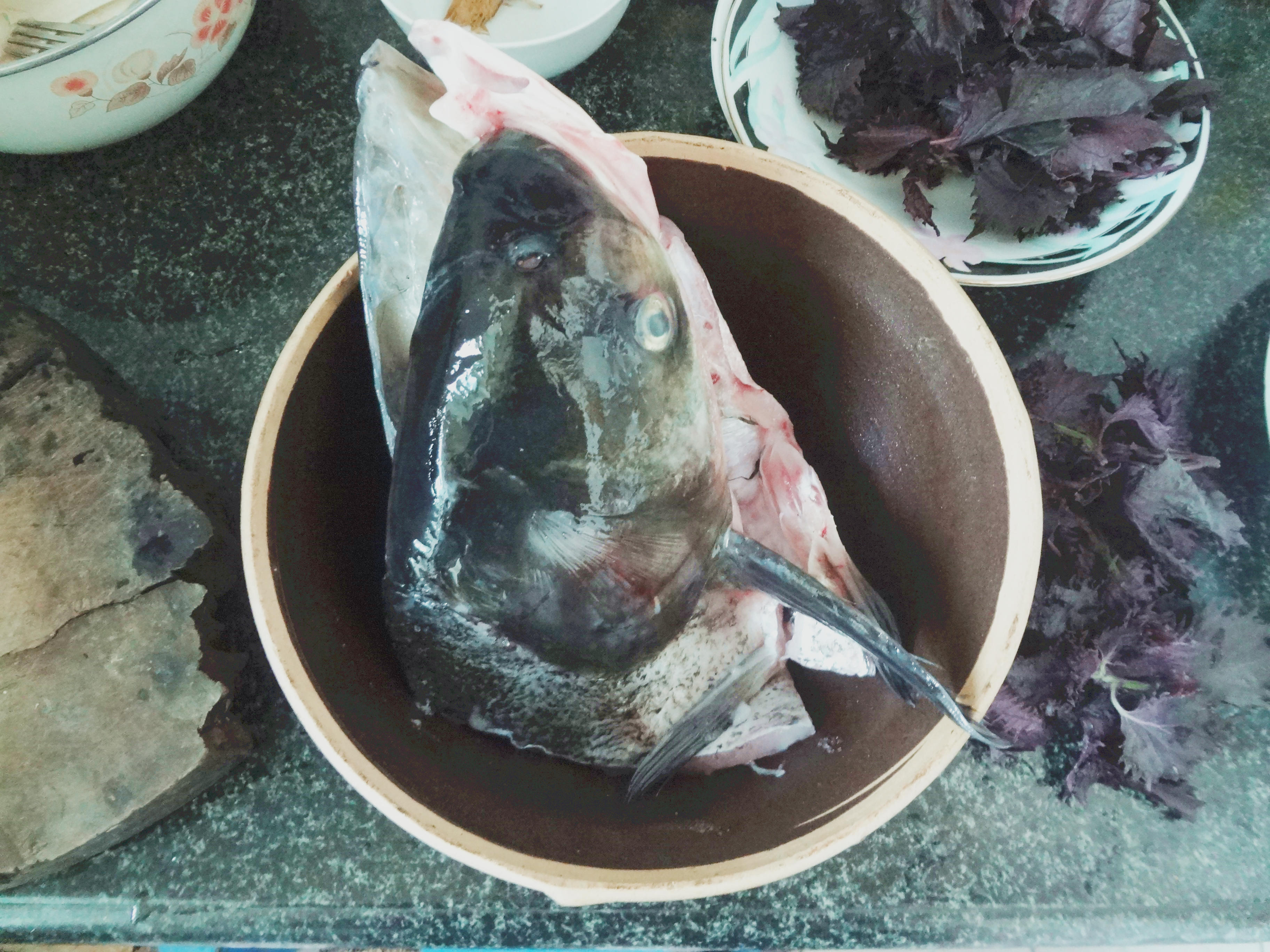 外婆私家水煮魚頭湯的做法 步骤1