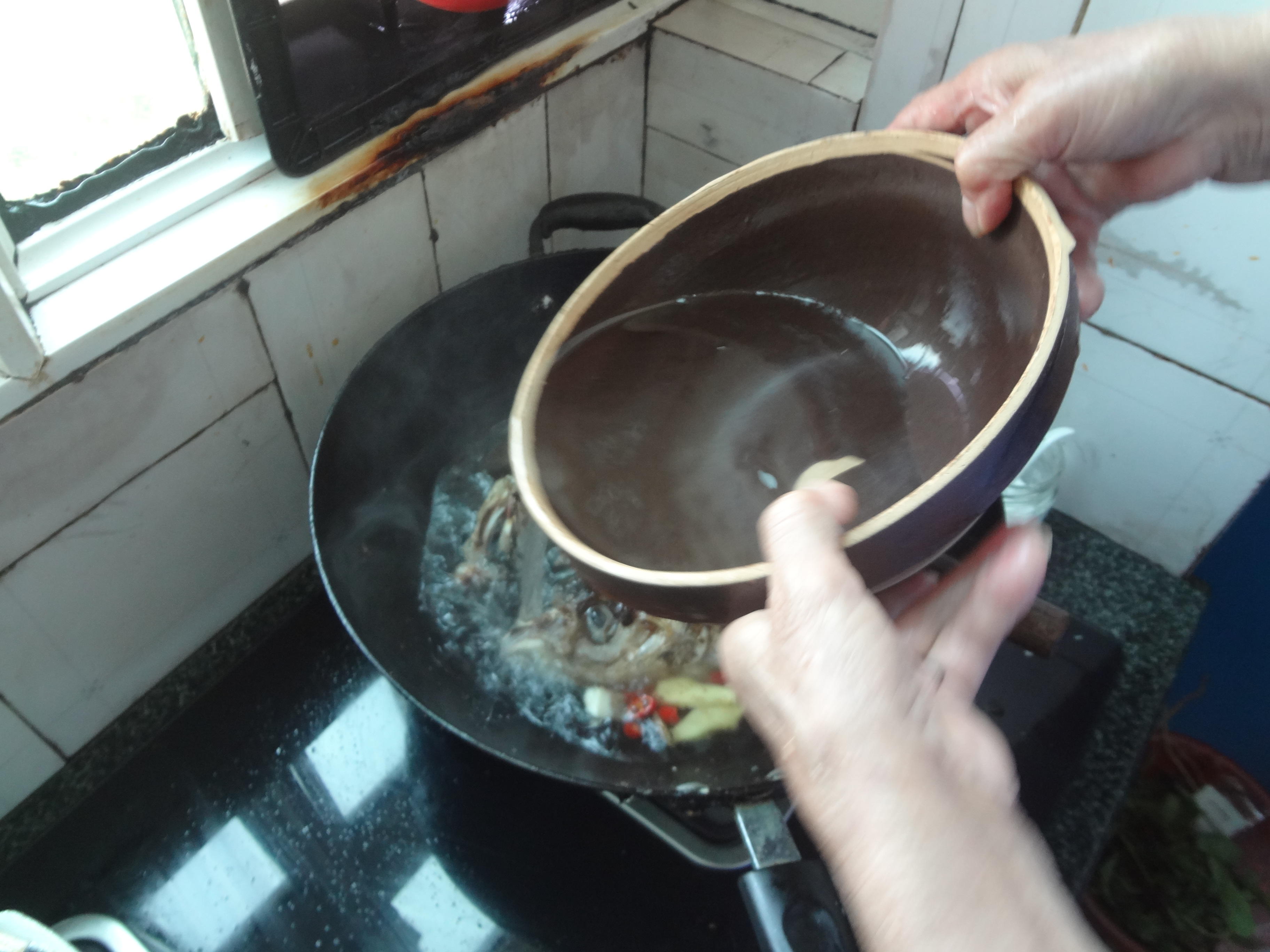 外婆私家水煮魚頭湯的做法 步骤10