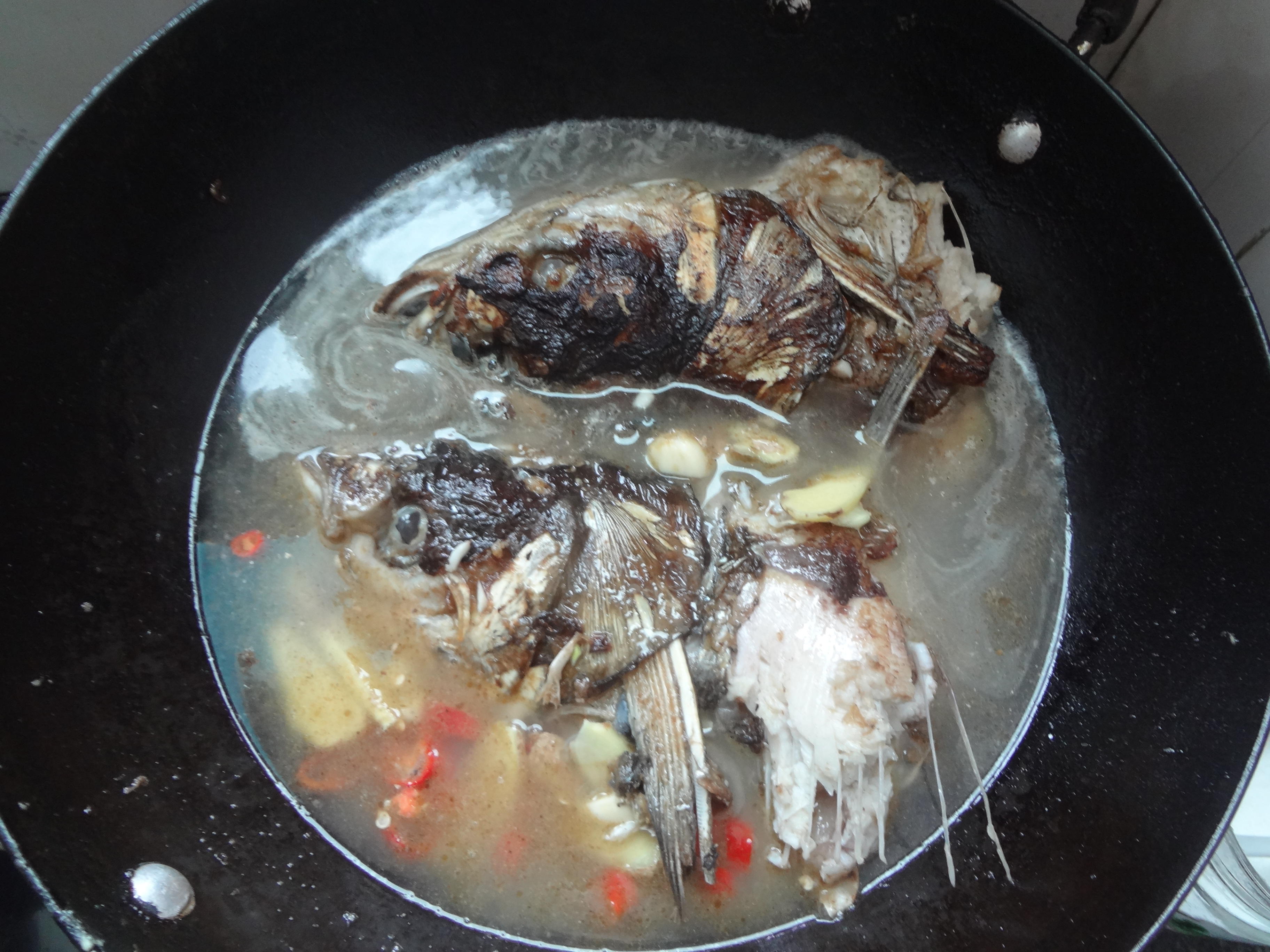 外婆私家水煮魚頭湯的做法 步骤11
