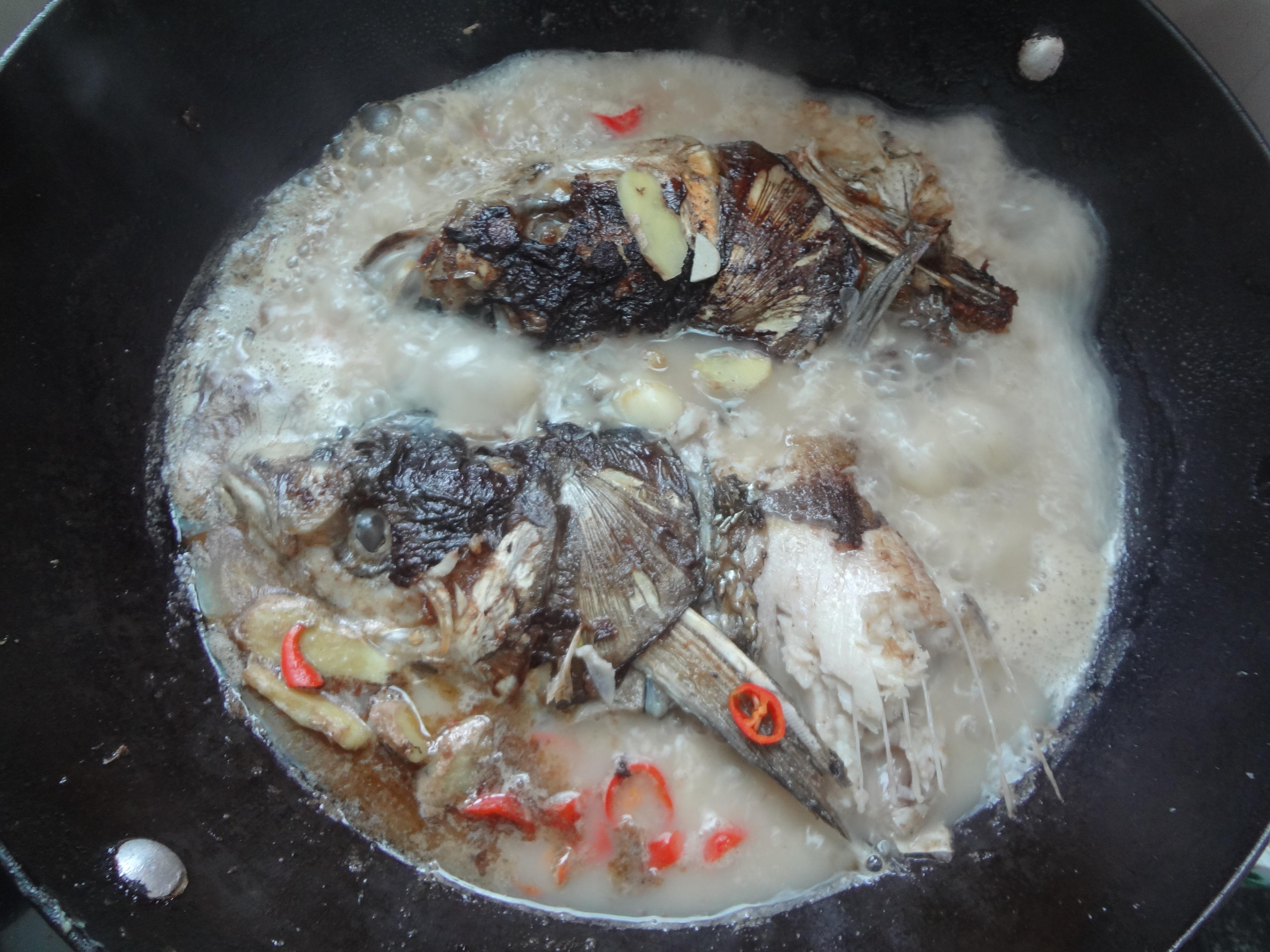 外婆私家水煮魚頭湯的做法 步骤12