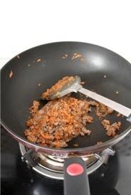 胡椒牛肉黃金餃的做法 步骤2