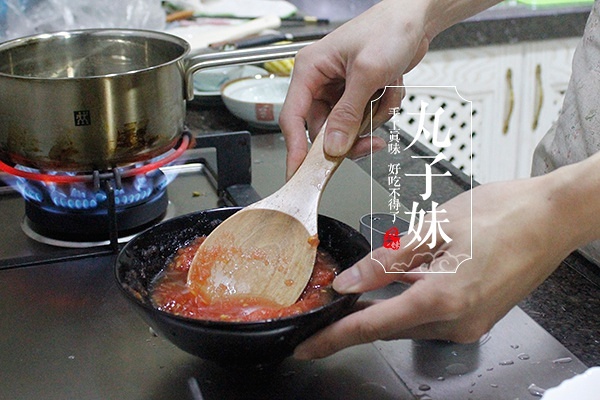 番茄香菇肉丸意粉，在家也可高階大氣上檔次的做法 步骤2