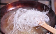 【曼食慢語】蔥油扇貝粉絲煲的做法 步骤4